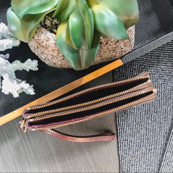 Coach LIKE NEW Double Zip Wallet Wristlet • - Picture 3 of 3
